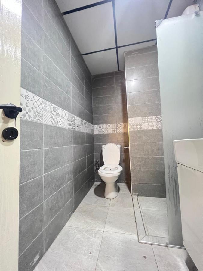Kizil Apart Buca Bagian luar foto