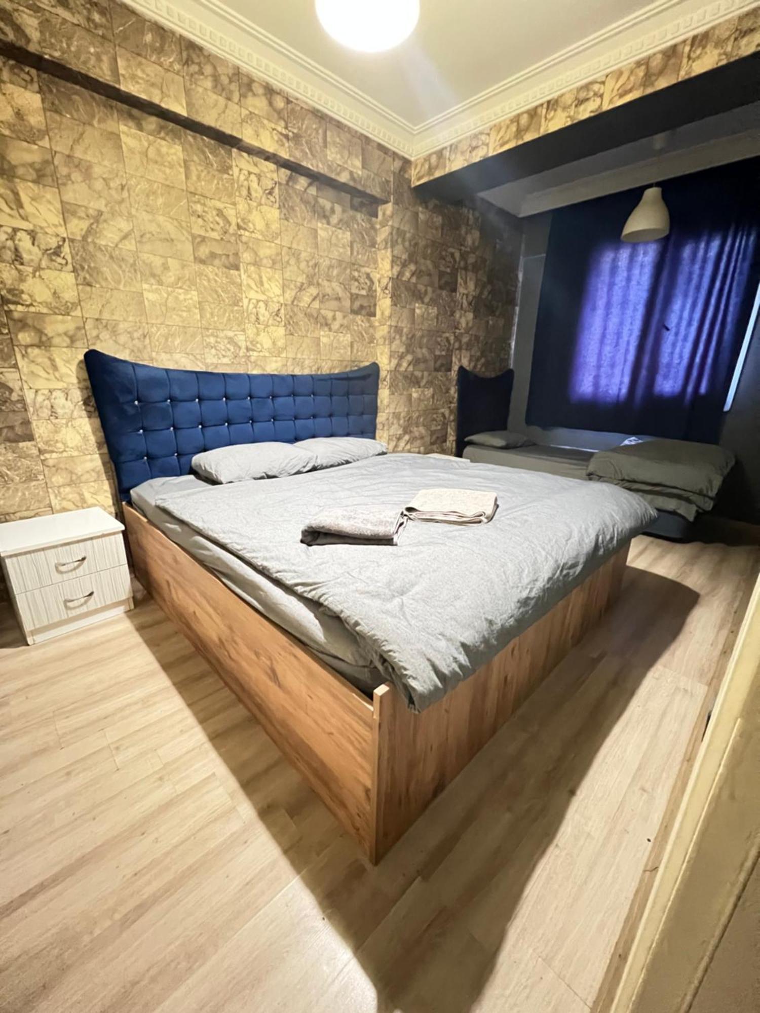 Kizil Apart Buca Bagian luar foto
